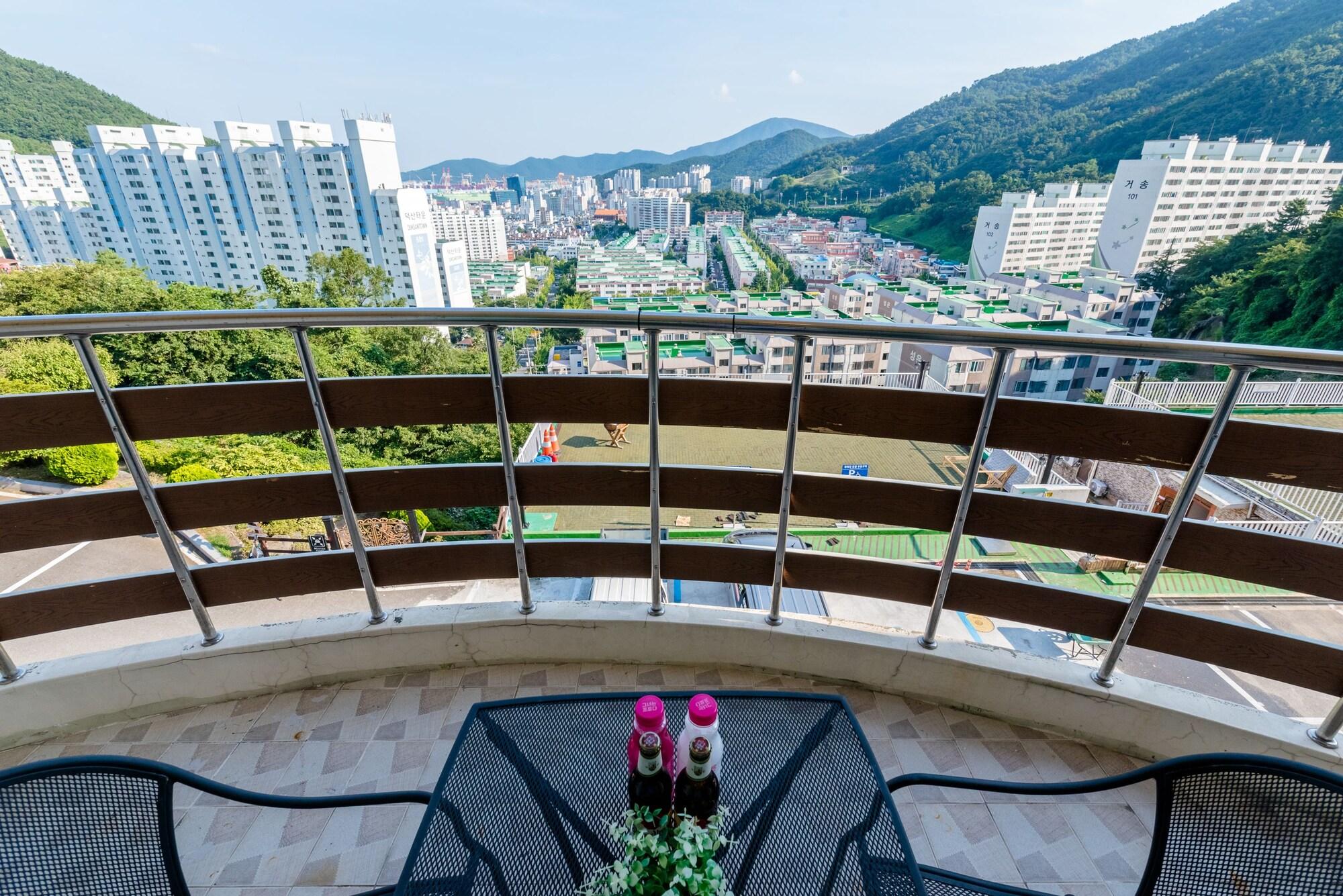 Home Fourest Resort Geoje Extérieur photo